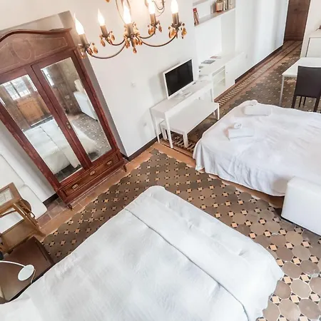 Апартаменты Dianum Lofts